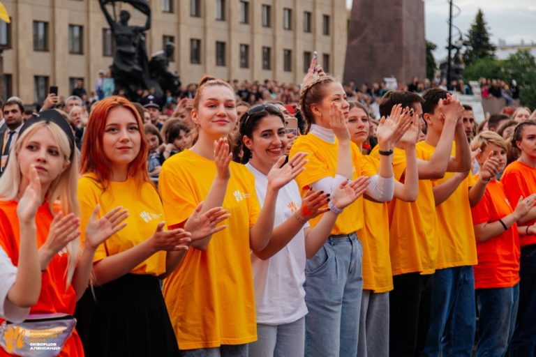 «Российская школьная весна»: крупнейший фестиваль ученического творчества